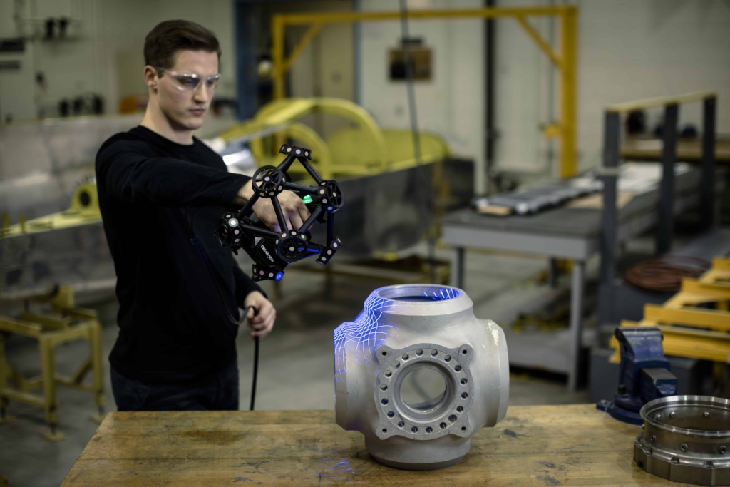 Scanning med Creaform MetraSCAN 3D.